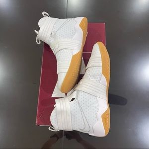 ZOOM LEBRON SOLDIER 10 CLASSIC GUM
